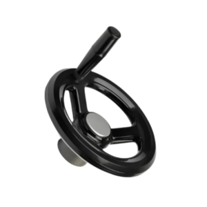 Volante preto de 3 raios com cabo, detalhe em metal. Ideal para máquinas industriais.